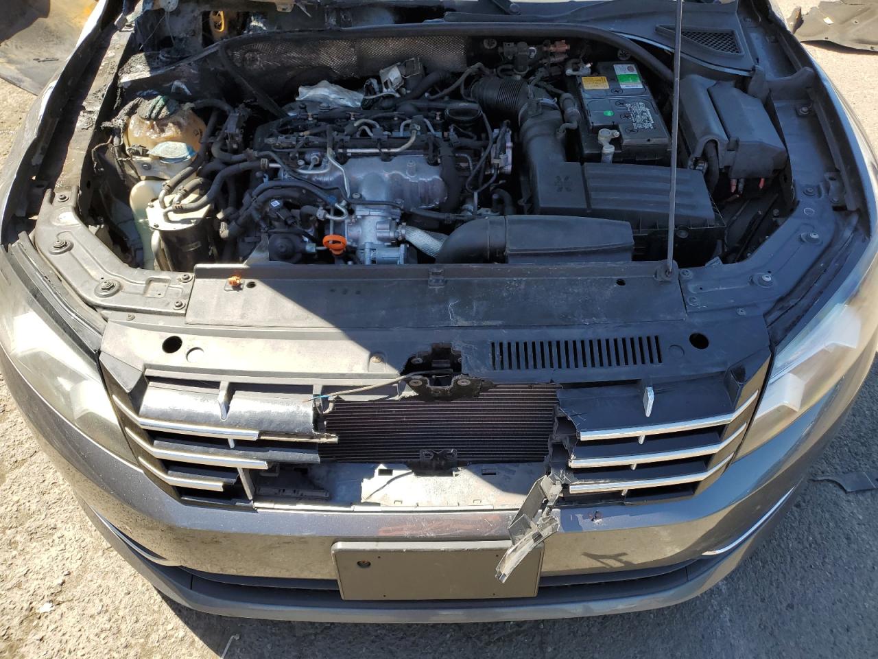 1VWCN7A38DC088944 2013 Volkswagen Passat Sel