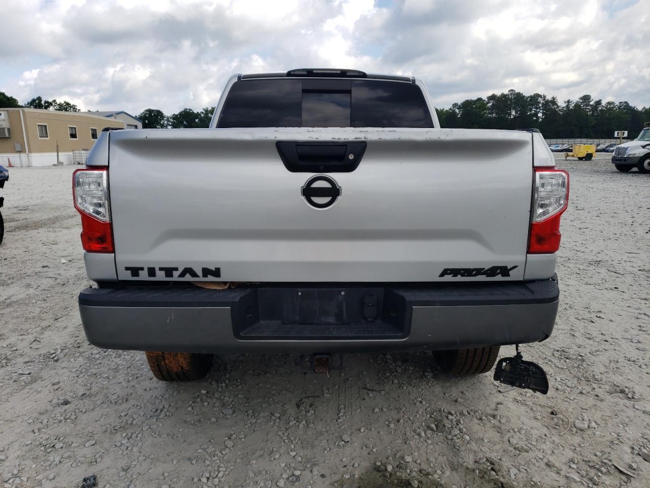 1N6AA1E55HN533369 2017 Nissan Titan Sv