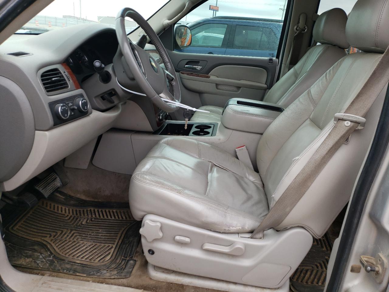 1GNSKBE02BR303889 2011 Chevrolet Tahoe K1500 Lt