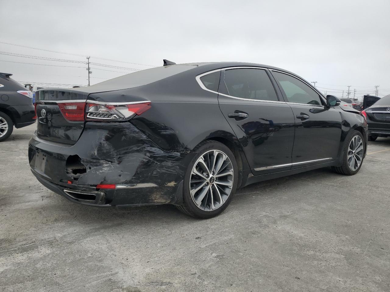 2017 Kia Cadenza Premium vin: KNALC4J10H5058155