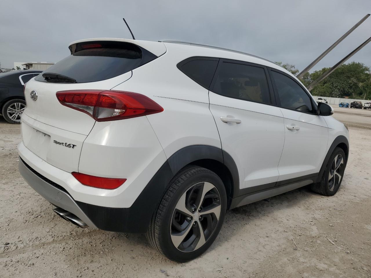 KM8J33A21HU283506 2017 Hyundai Tucson Limited