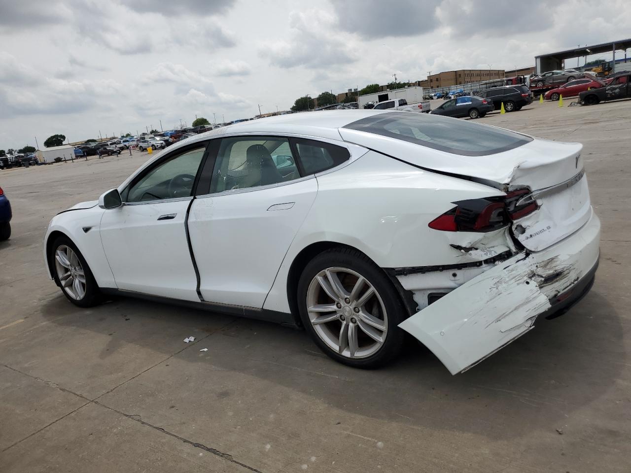 2016 Tesla Model S vin: 5YJSA1E16GF128395