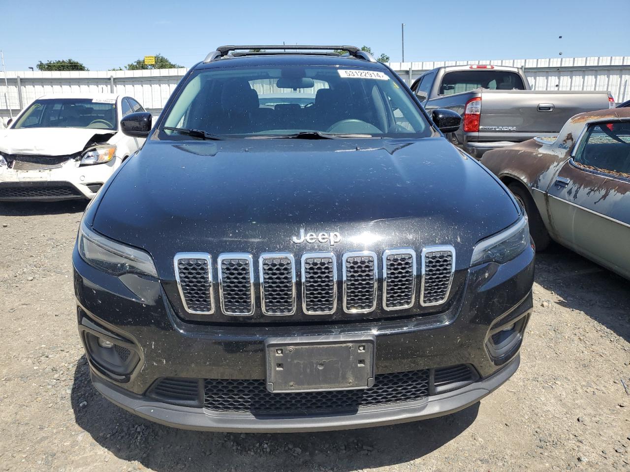 1C4PJLCB0KD242809 2019 Jeep Cherokee Latitude