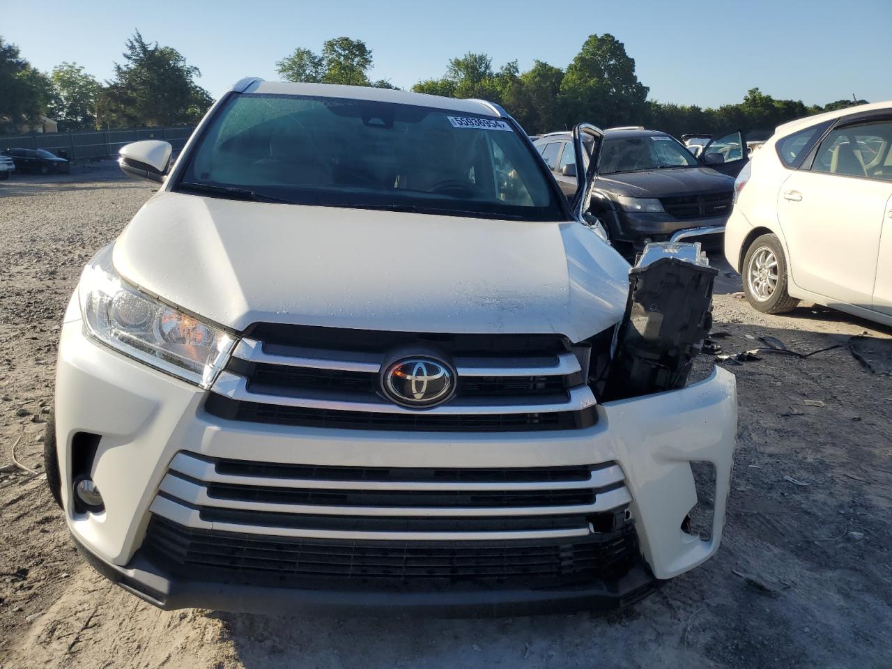 5TDJZRFH2KS614043 2019 Toyota Highlander Se