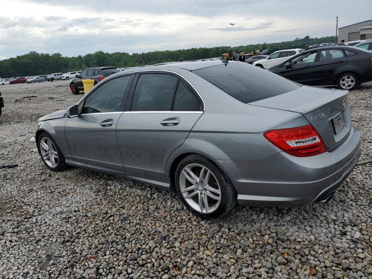 2013 Mercedes-Benz C 250 vin: WDDGF4HB7DG020114