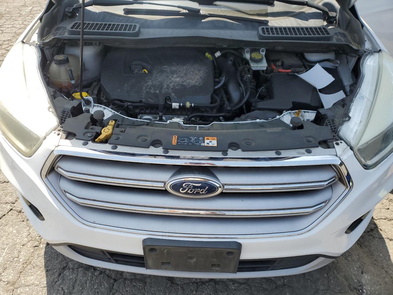 1FMCU0GD8HUC88084 2017 Ford Escape Se