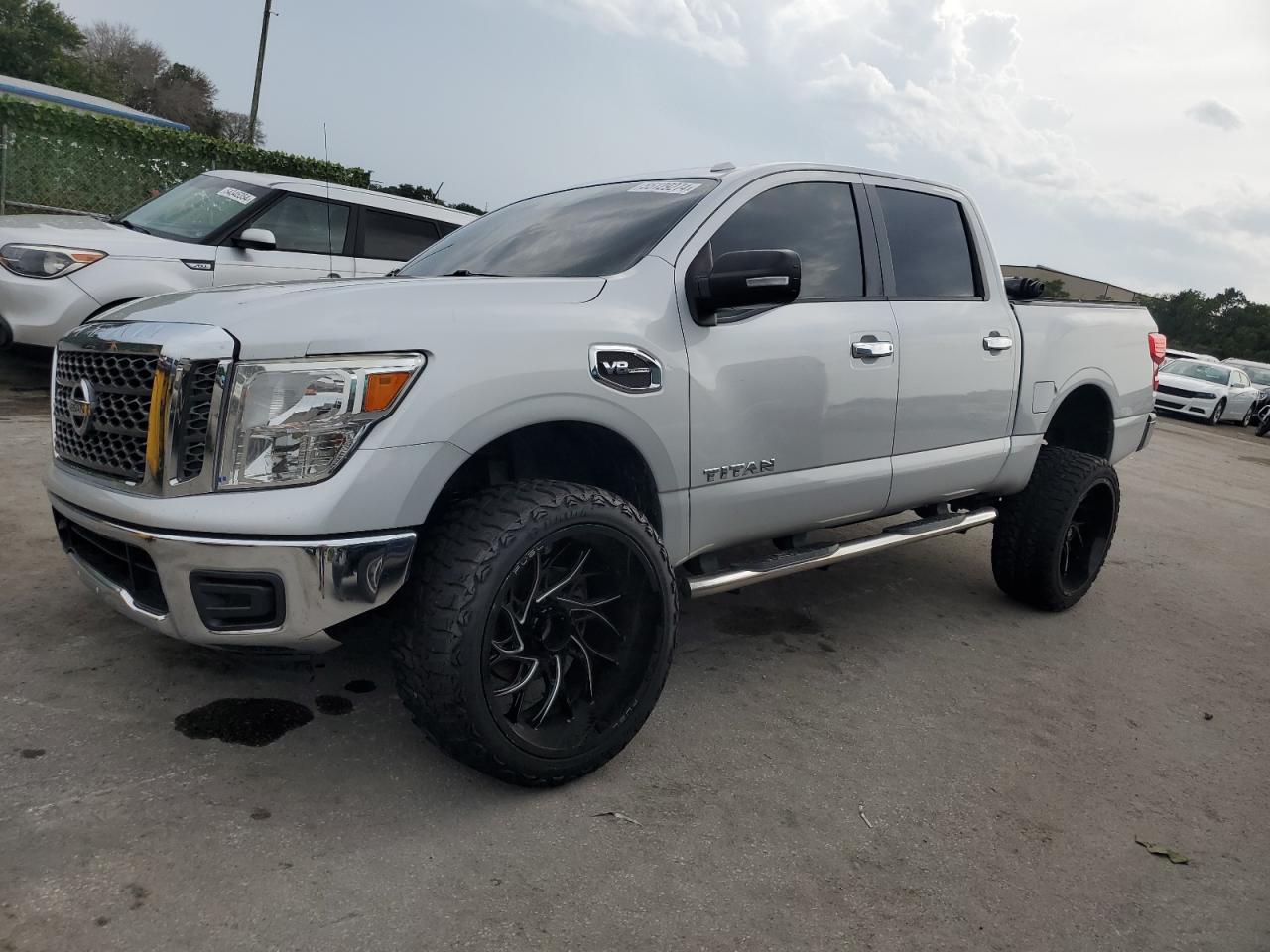 1N6AA1EK7HN550762 2017 Nissan Titan S