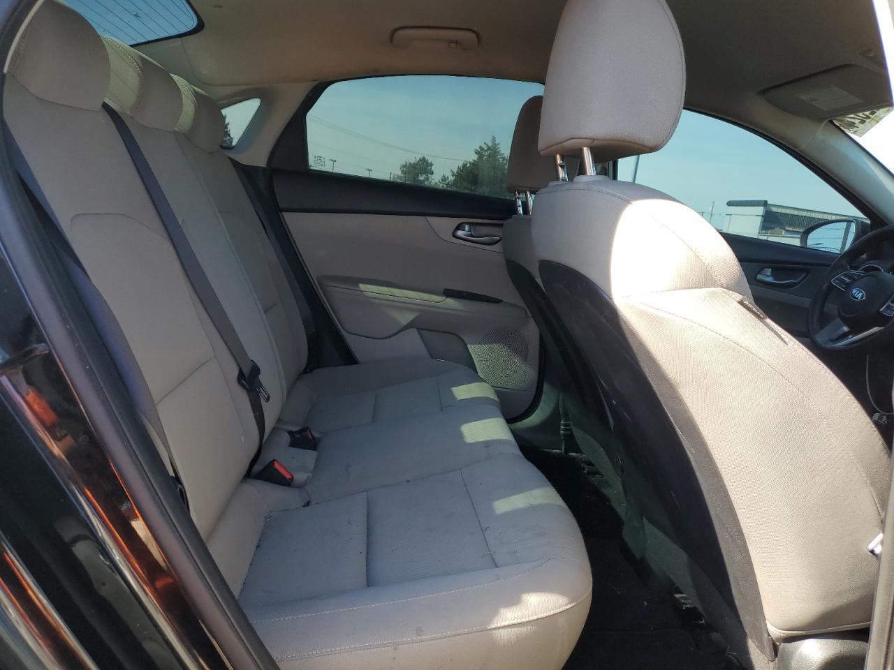 3KPF24AD9KE137459 2019 Kia Forte Fe