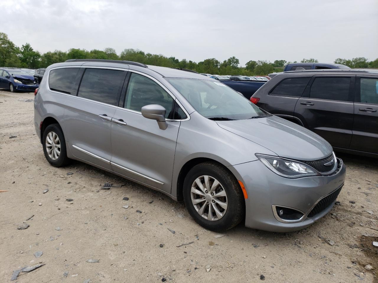 2C4RC1BGXHR500831 2017 Chrysler Pacifica Touring L