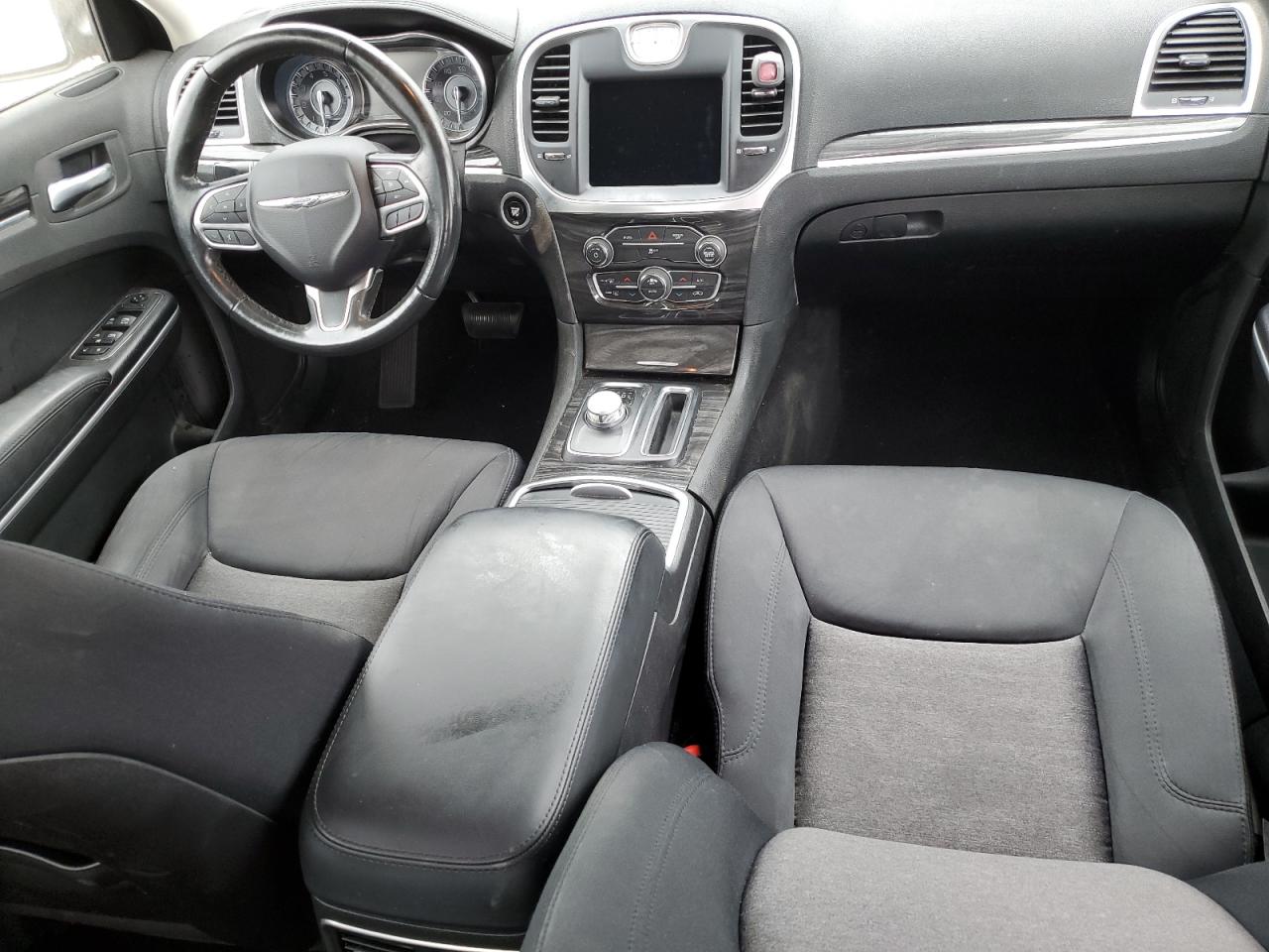 2C3CCAAG4KH614235 2019 Chrysler 300 Touring