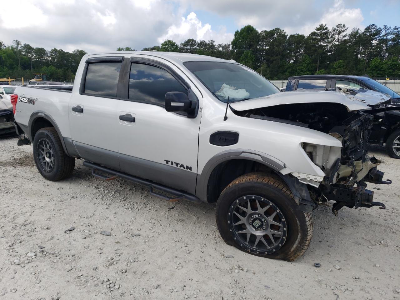 1N6AA1E55HN533369 2017 Nissan Titan Sv