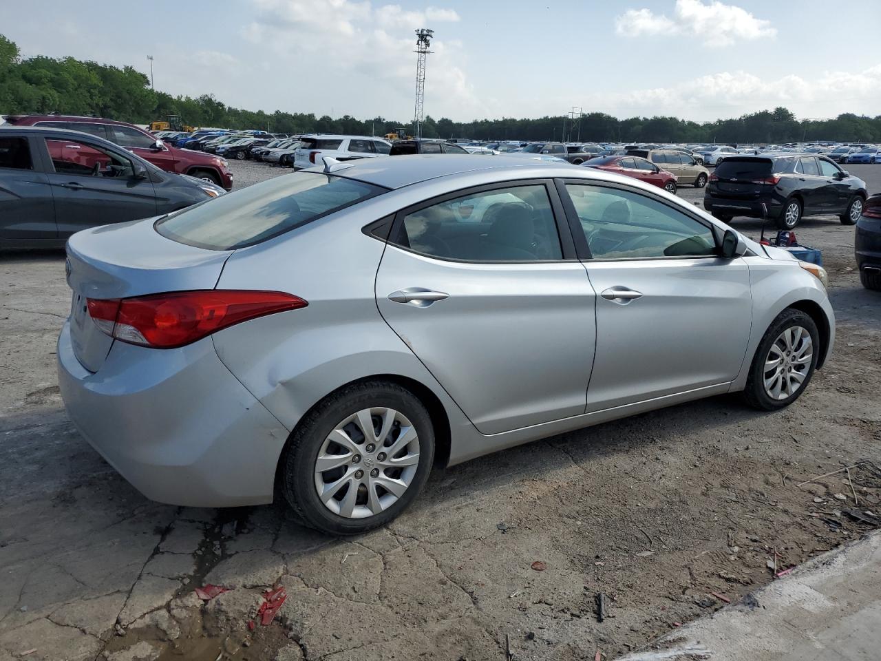 5NPDH4AE8BH028923 2011 Hyundai Elantra Gls