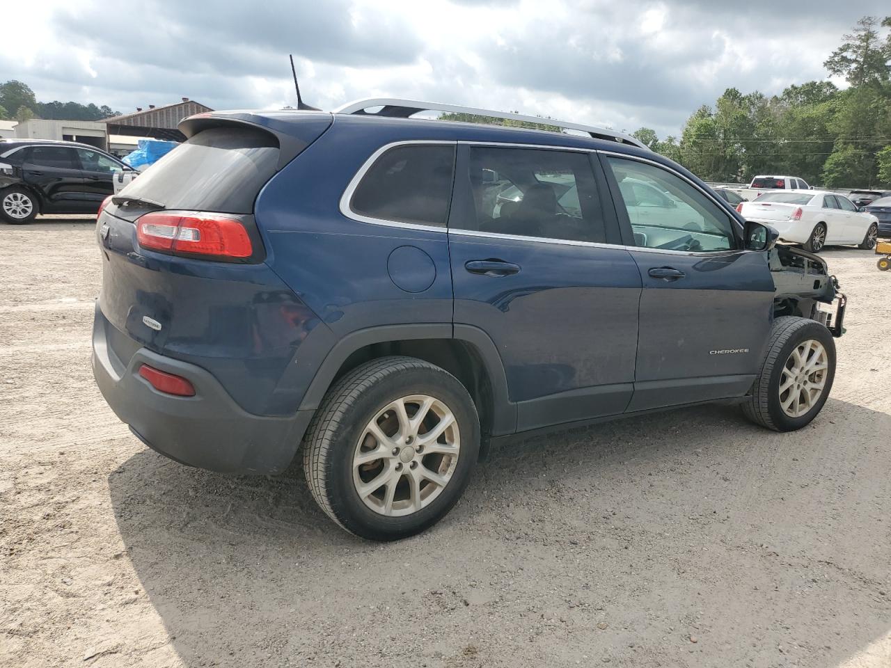 1C4PJLCB3JD573222 2018 Jeep Cherokee Latitude