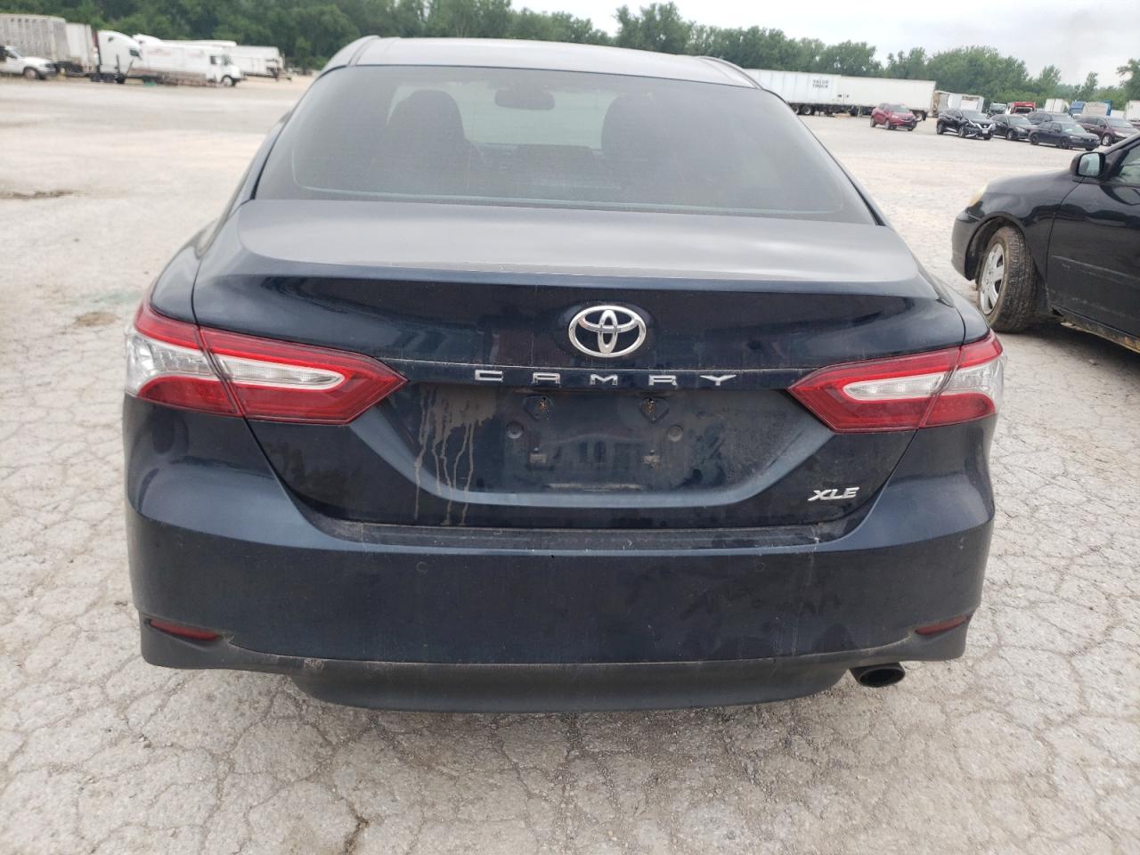 4T1B11HK4JU515042 2018 Toyota Camry L