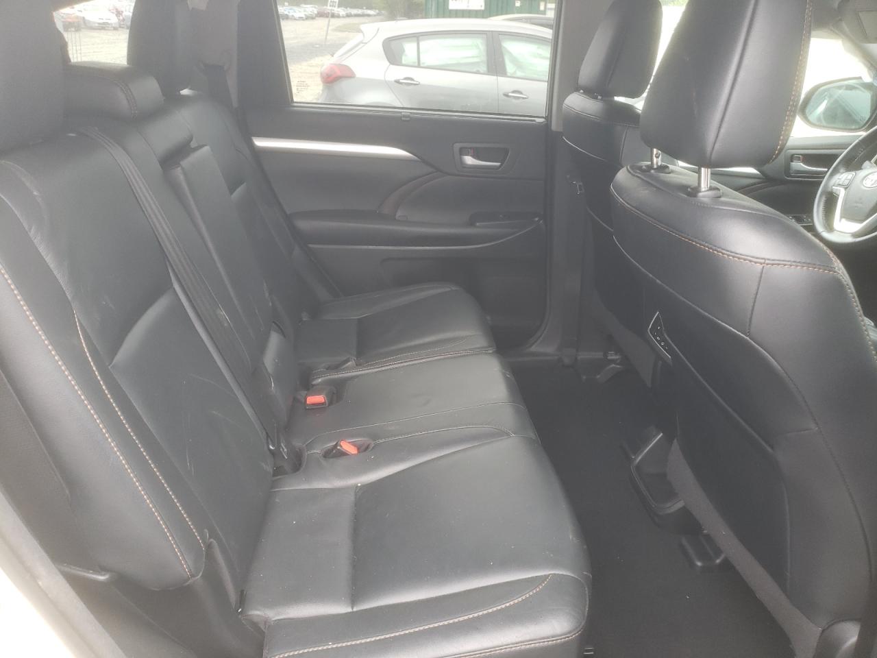 5TDJZRFH5JS556167 2018 Toyota Highlander Se