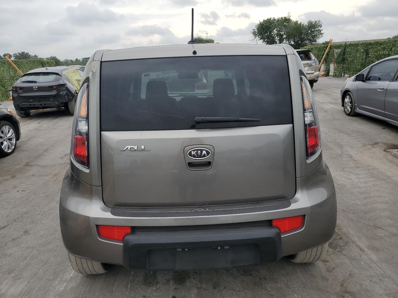 KNDJT2A29A7147529 2010 Kia Soul +