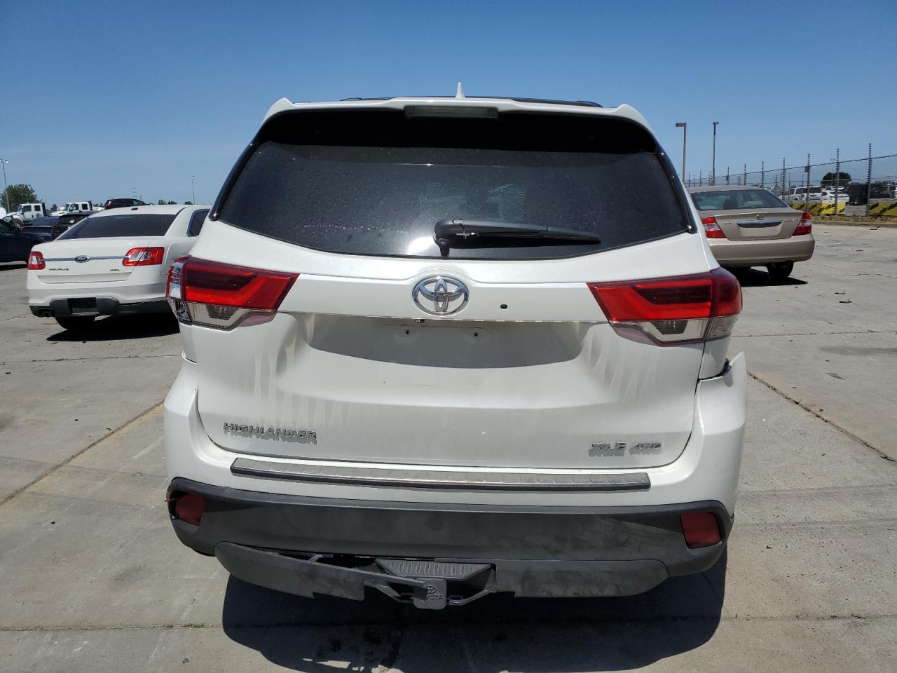 2019 Toyota Highlander Se vin: 5TDJZRFH3KS624841