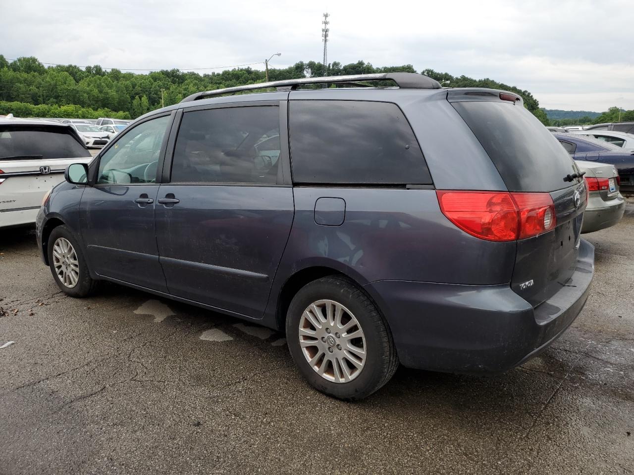 5TDZK22C28S210323 2008 Toyota Sienna Xle