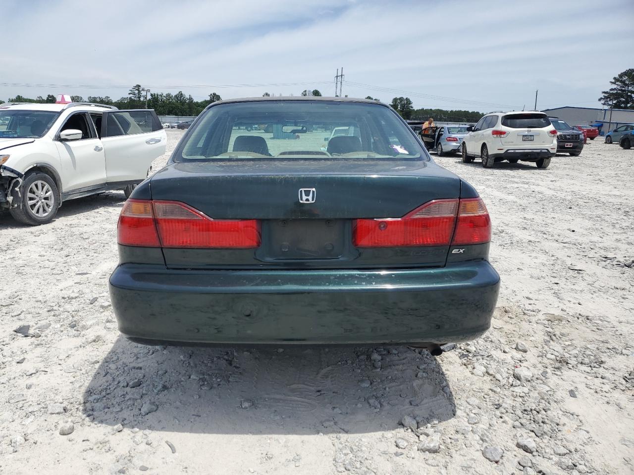 1HGCG5660YA051913 2000 Honda Accord Ex