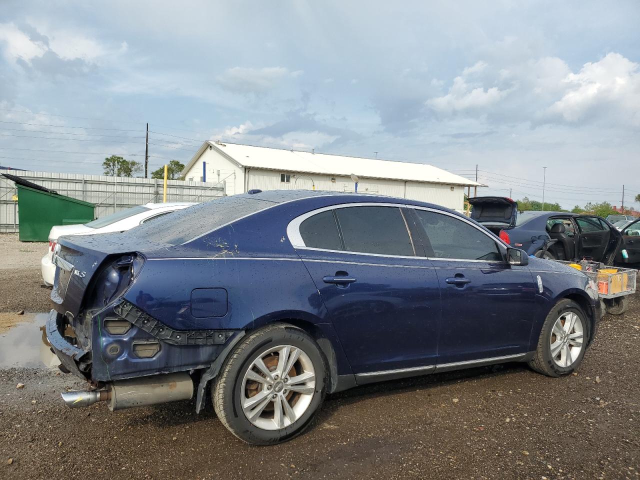 1LNHL9DR0BG605245 2011 Lincoln Mks