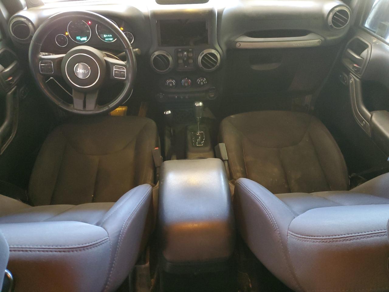 1C4BJWDG6EL318551 2014 Jeep Wrangler Unlimited Sport