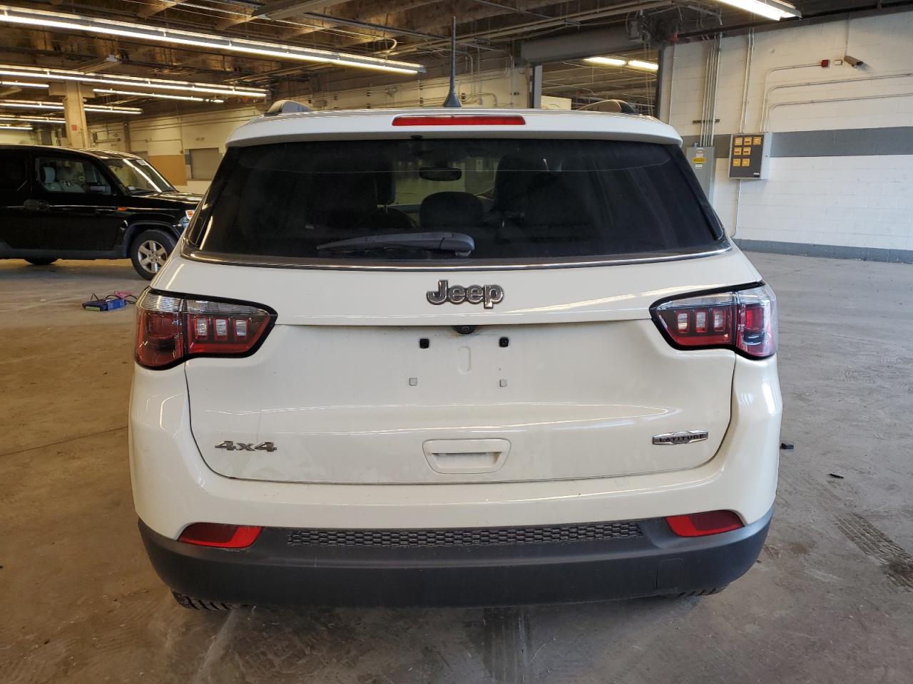 3C4NJDBBXKT714409 2019 Jeep Compass Latitude