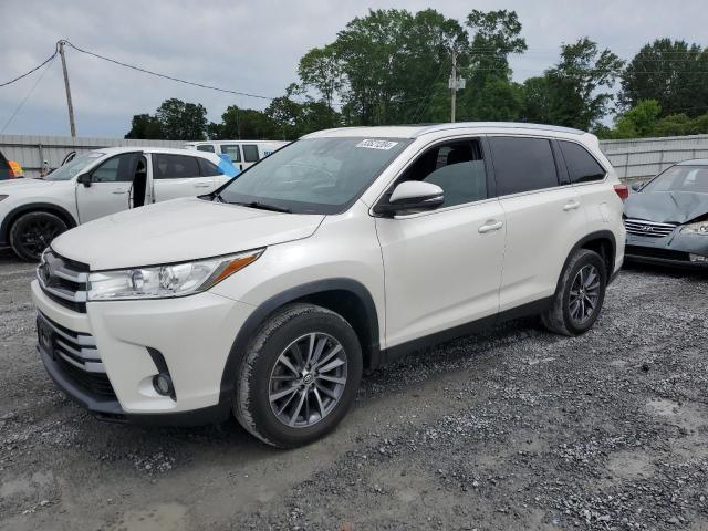 VIN 5TDKZRFH9KS569820 2019 Toyota Highlander, SE no.1