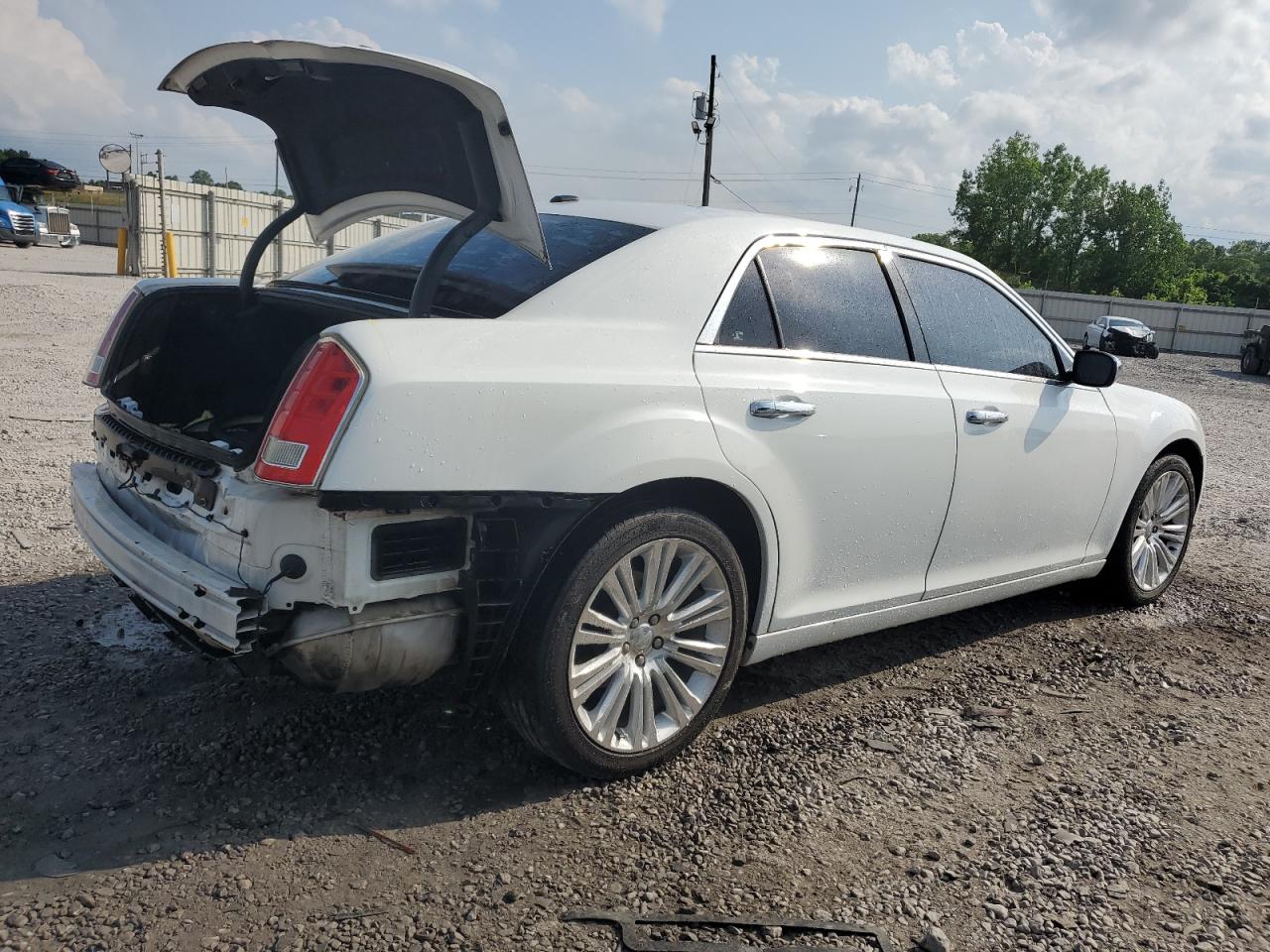 2C3CA5CG0BH581051 2011 Chrysler 300 Limited