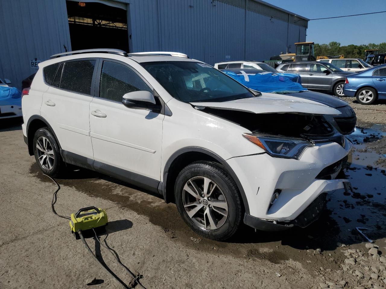 JTMRFREV9HJ122182 2017 Toyota Rav4 Xle