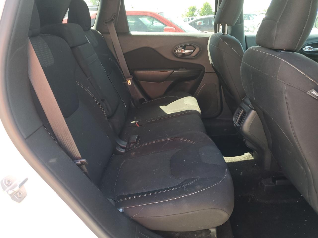 1C4PJMCB5GW111828 2016 Jeep Cherokee Latitude