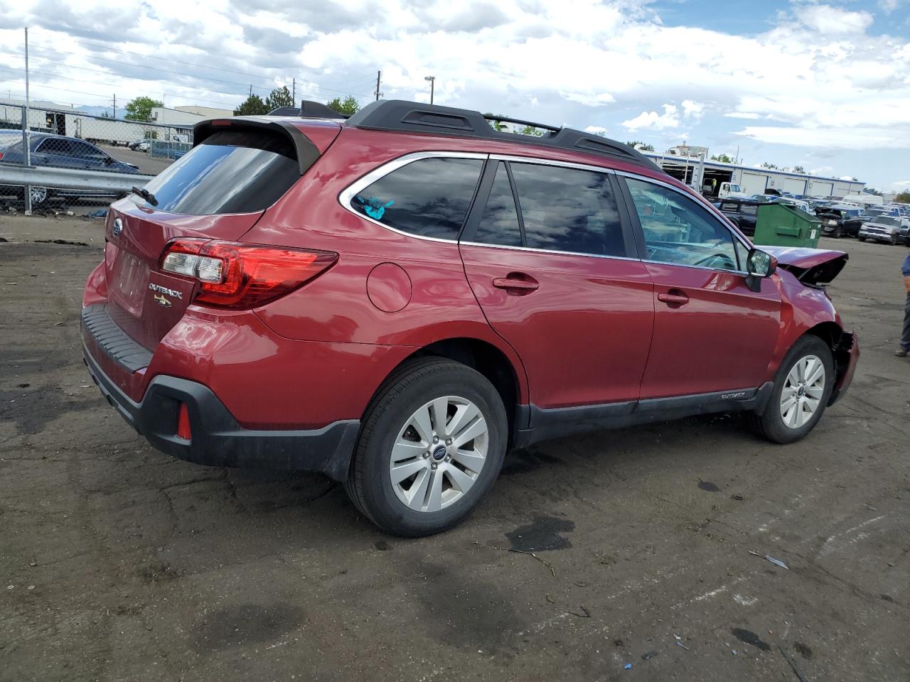 4S4BSADC9J3353555 2018 Subaru Outback 2.5I Premium