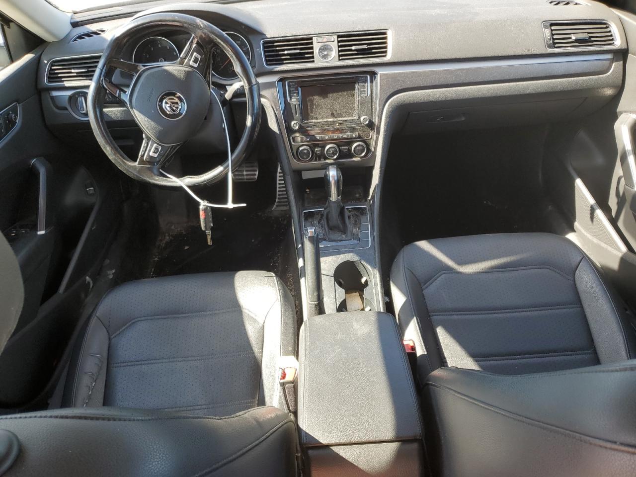 1VWDT7A3XHC003912 2017 Volkswagen Passat R-Line