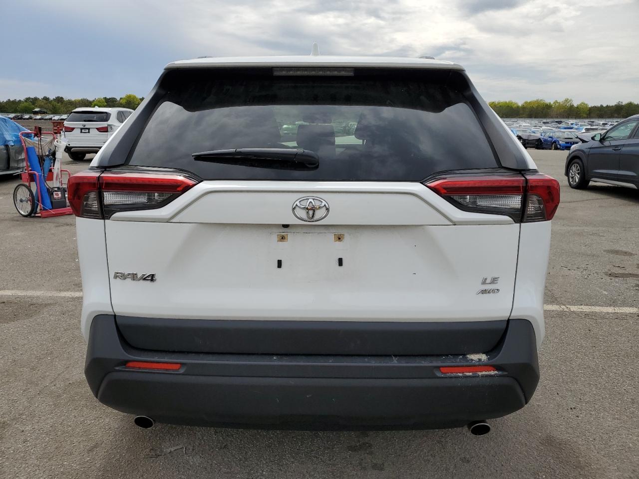 JTMG1RFV2LD049359 2020 Toyota Rav4 Le