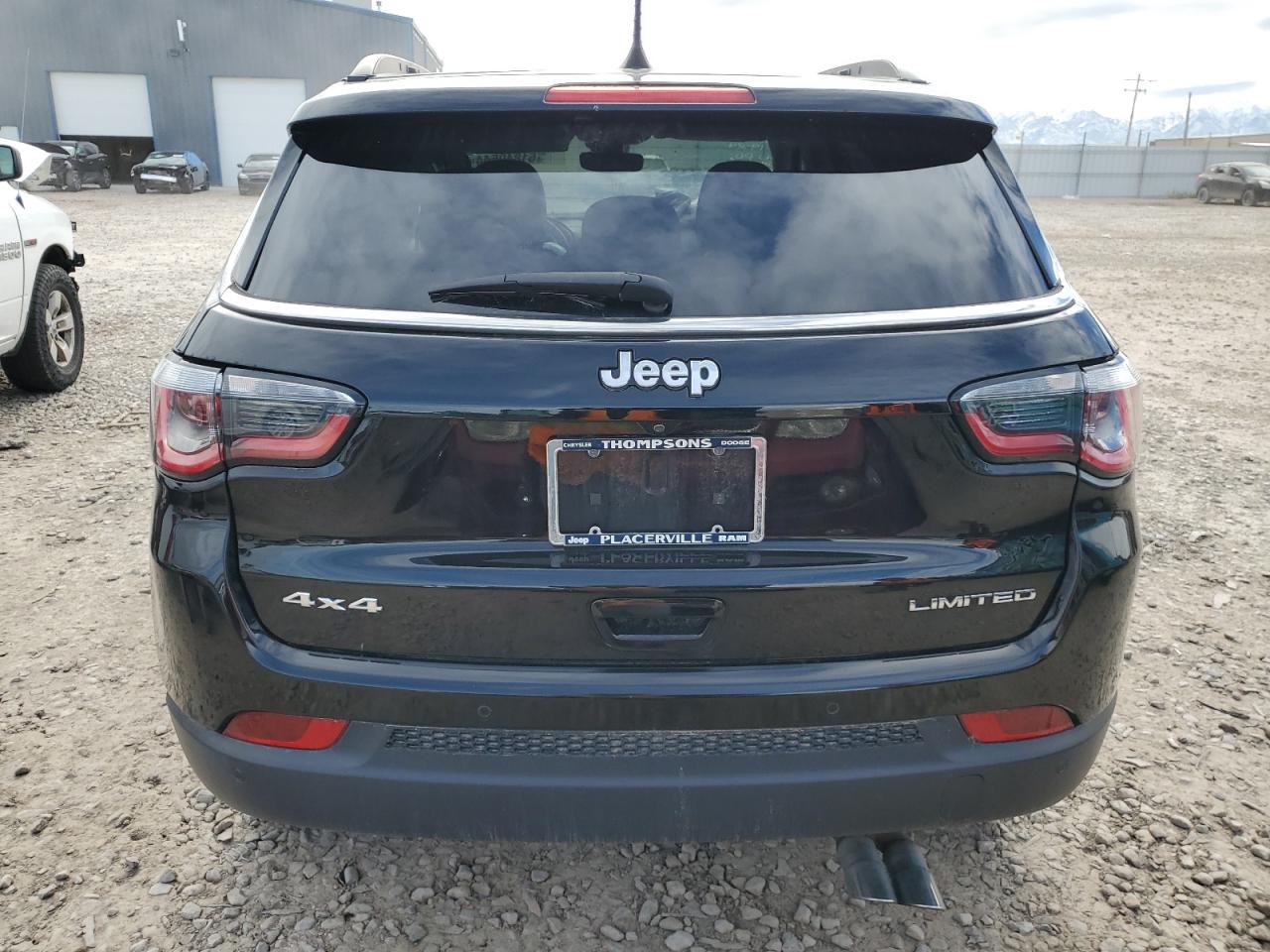 3C4NJDCB9JT341165 2018 Jeep Compass Limited