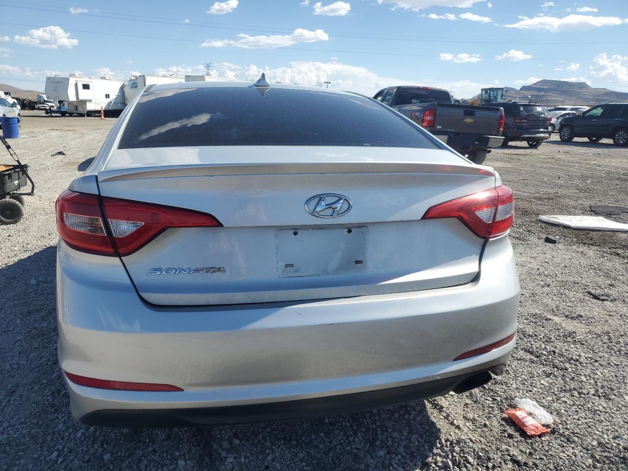 5NPE24AF8HH579702 2017 Hyundai Sonata Se