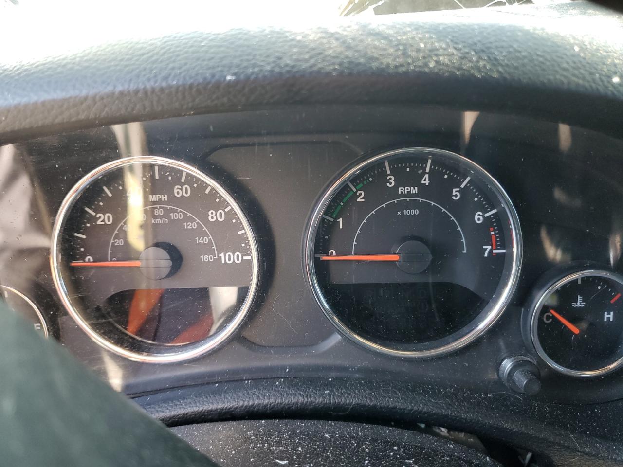 1C4BJWEG6DL555439 2013 Jeep Wrangler Unlimited Sahara