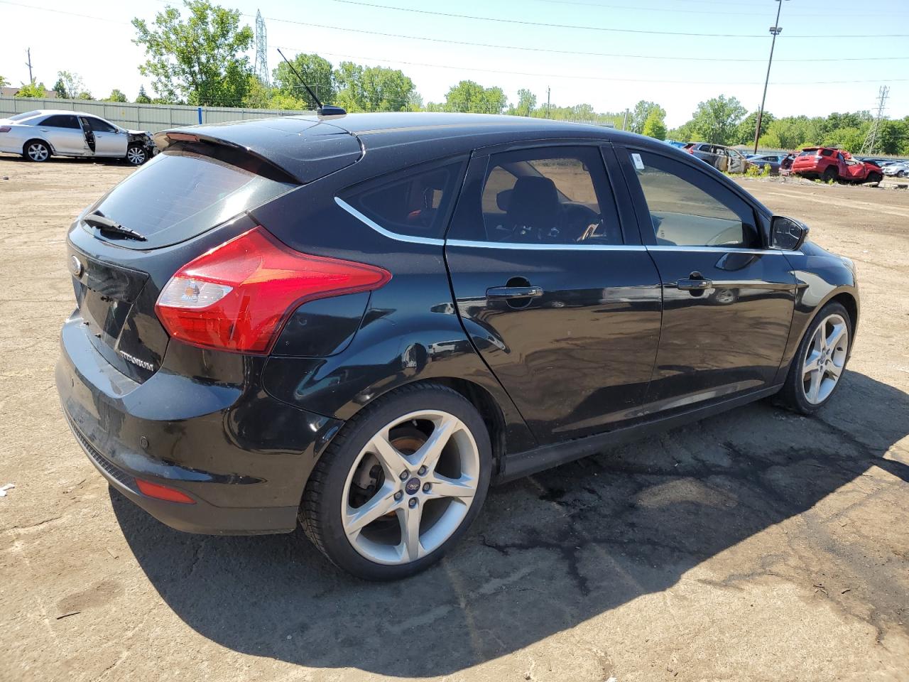 1FAHP3N23CL320139 2012 Ford Focus Titanium