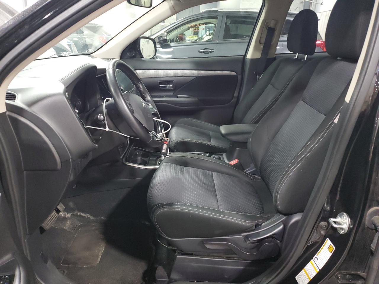 JA4AZ3A37JZ005787 2018 Mitsubishi Outlander Se