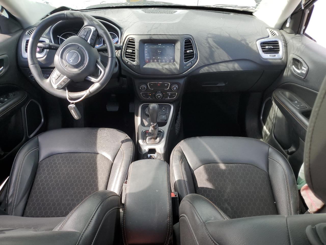 3C4NJDBB9KT735798 2019 Jeep Compass Latitude