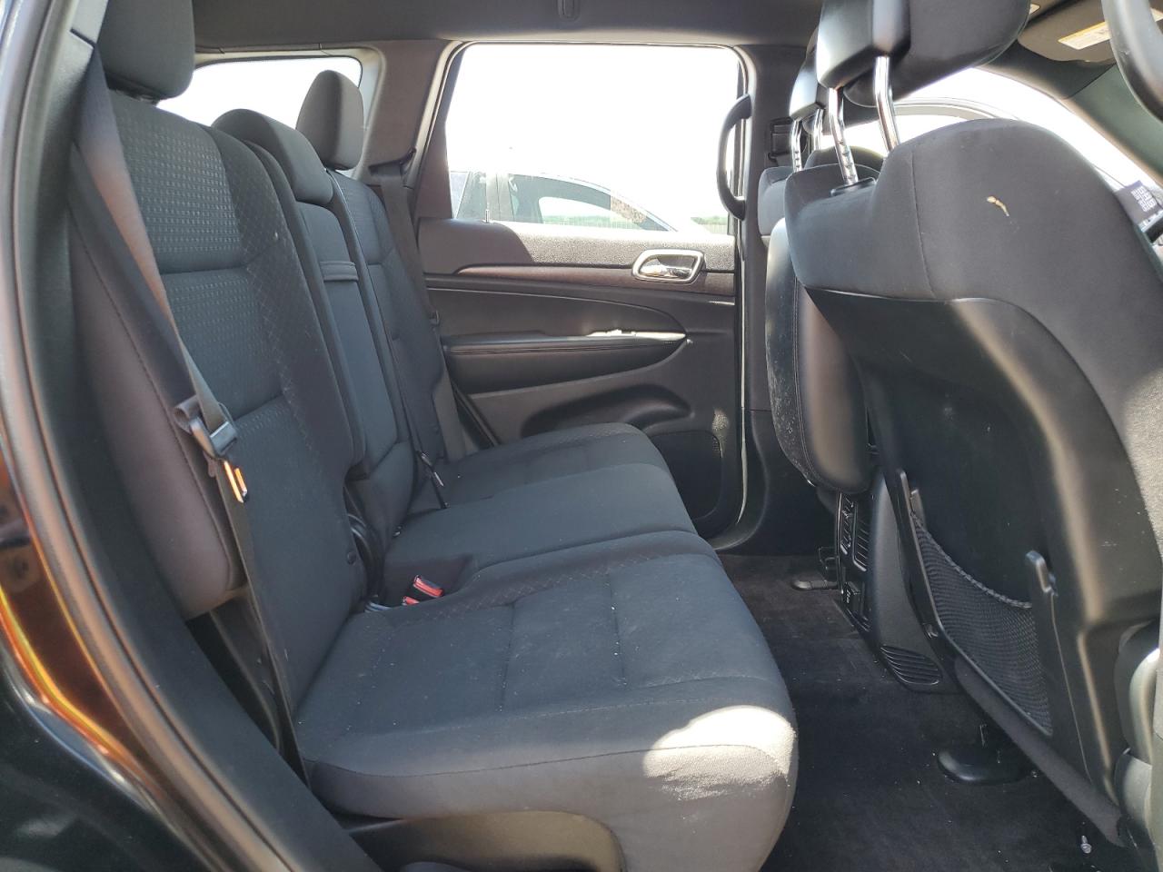 1C4RJFAG9JC366848 2018 Jeep Grand Cherokee Laredo