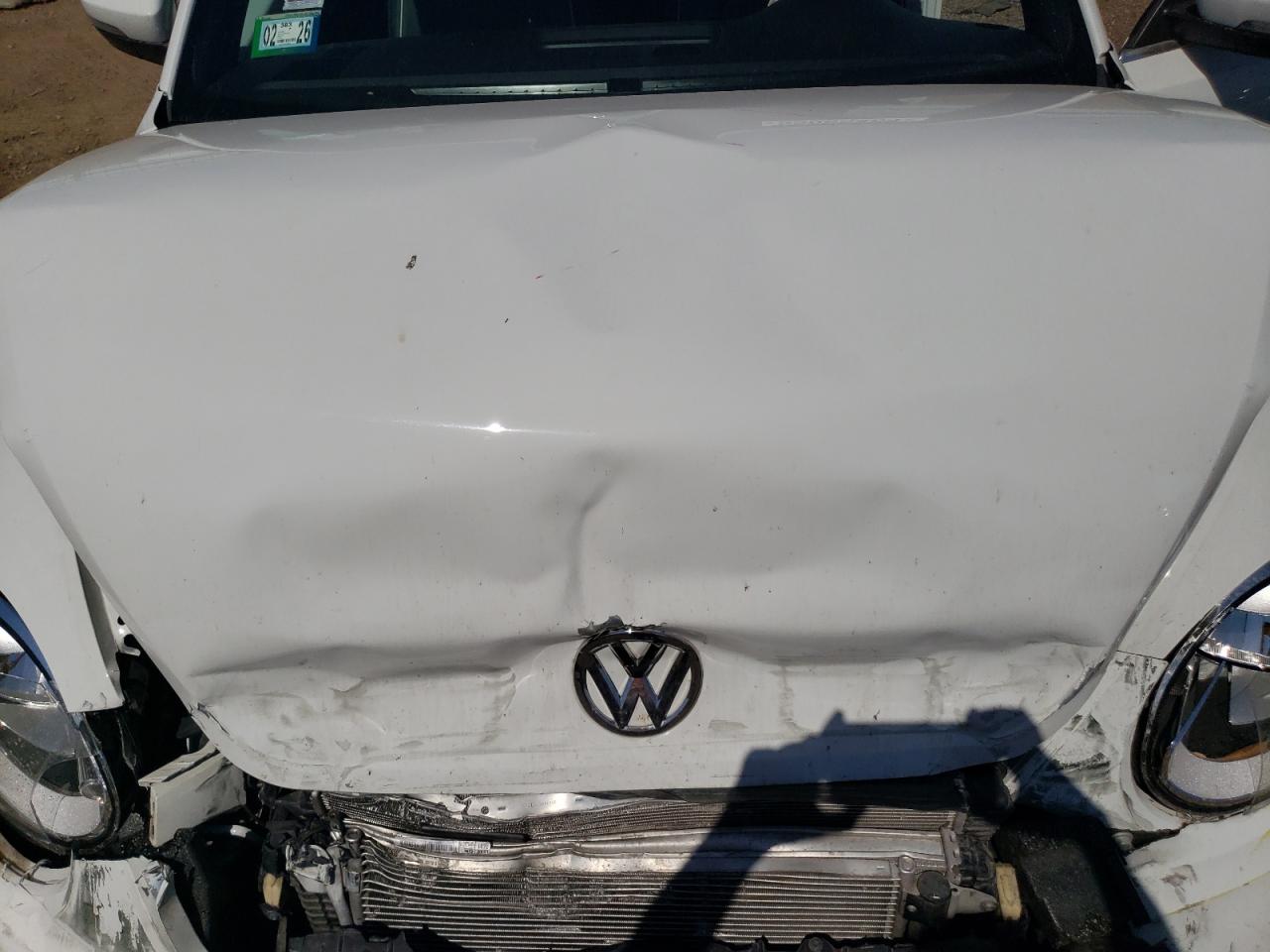 3VW517AT2GM819553 2016 Volkswagen Beetle S/Se