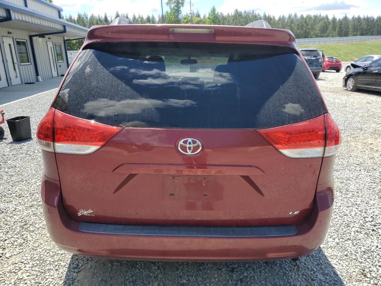 5TDKA3DC7BS007815 2011 Toyota Sienna Base