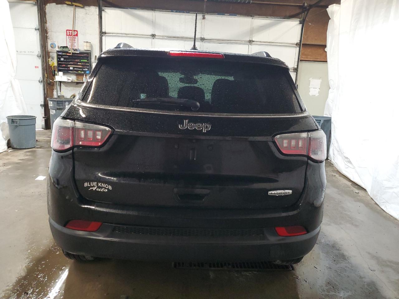 3C4NJCBB4JT359083 2018 Jeep Compass Latitude