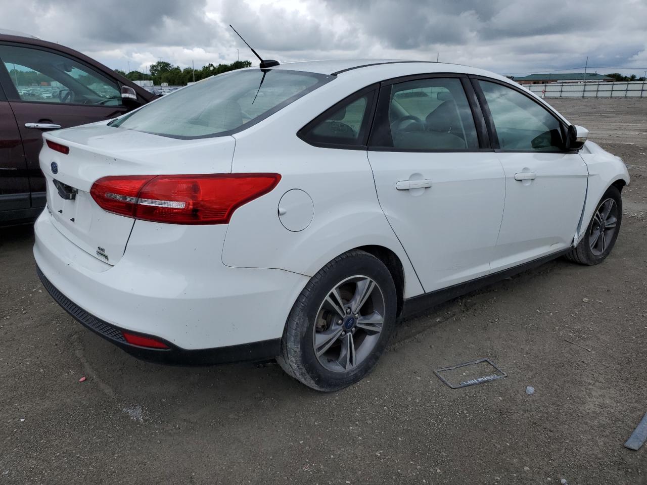 2017 Ford Focus Se vin: 1FADP3FE1HL306674