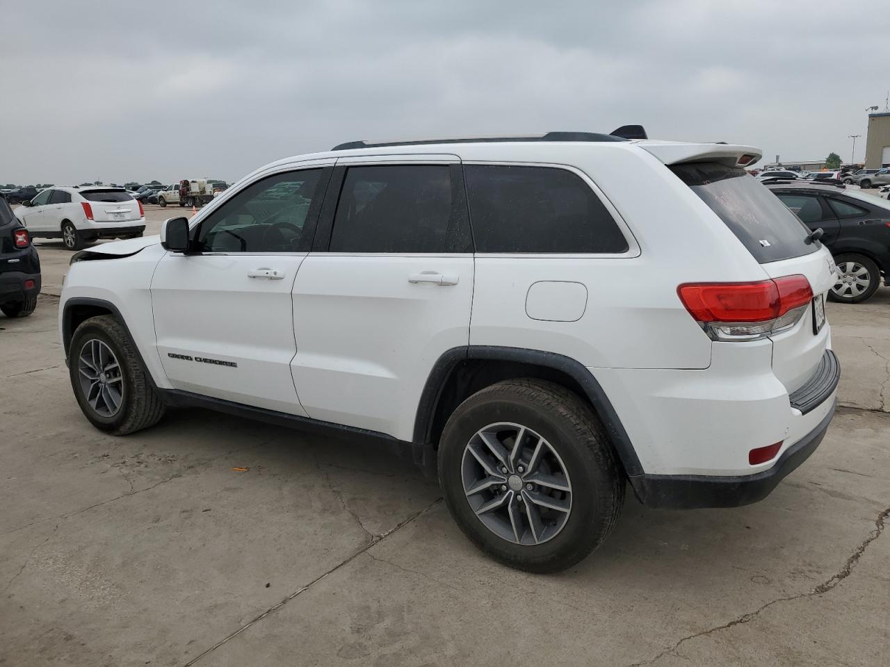 1C4RJEAG2JC434028 2018 Jeep Grand Cherokee Laredo