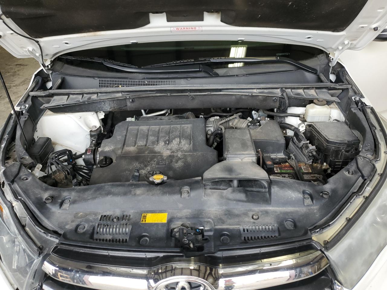 5TDBKRFH6FS175704 2015 Toyota Highlander Le