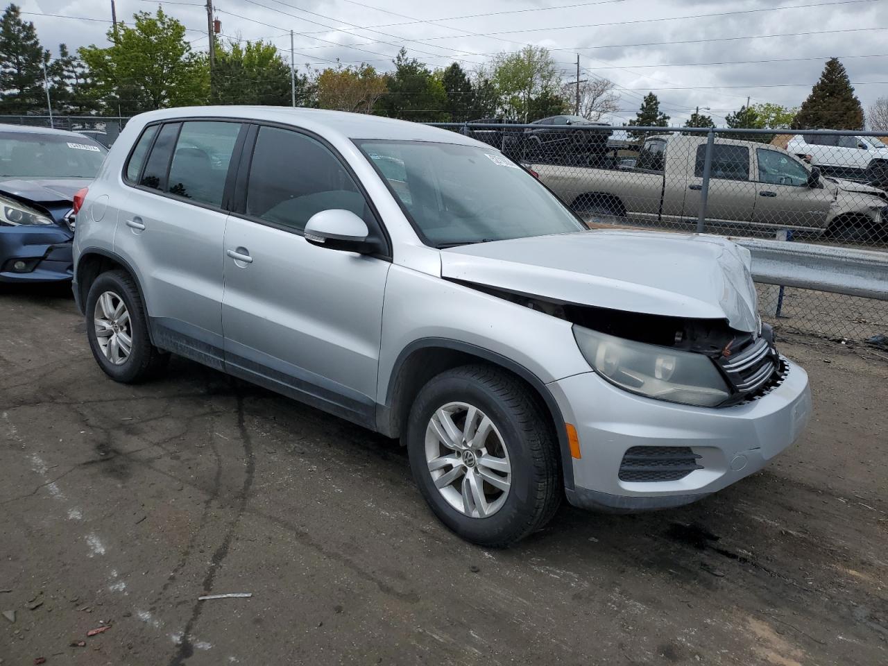 2012 Volkswagen Tiguan S vin: WVGBV7AX0CW559561