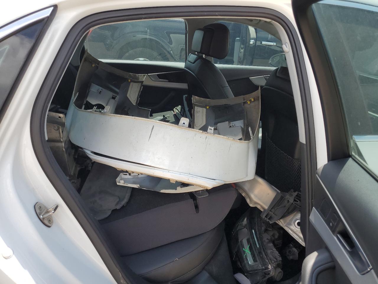 WAUENAF40HN009915 2017 Audi A4 Premium Plus