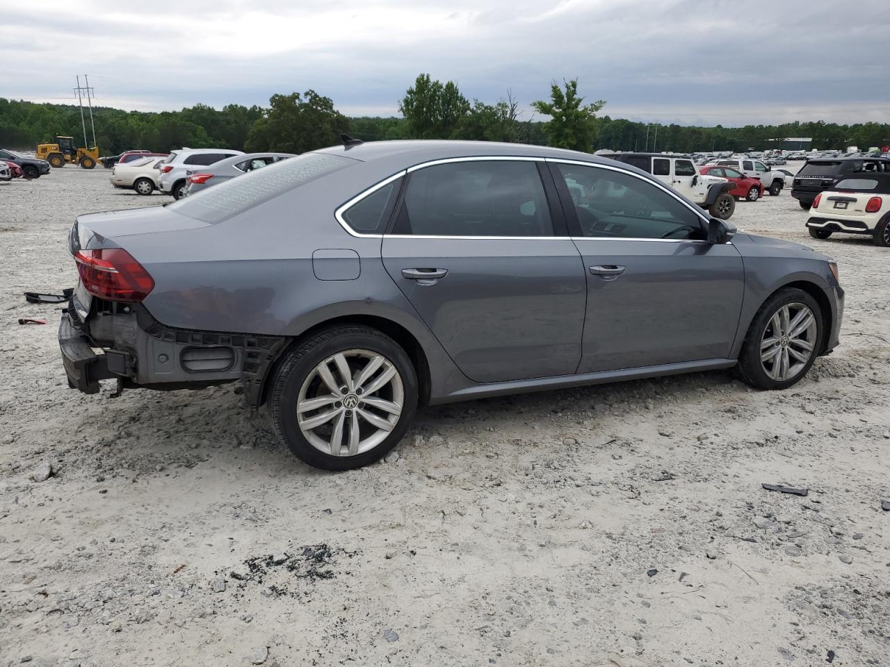 1VWBA7A39JC015231 2018 Volkswagen Passat Se