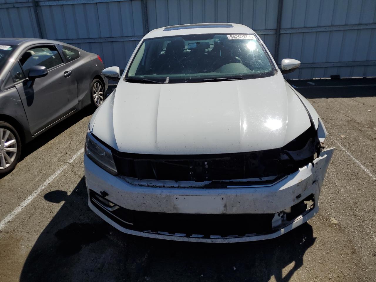 1VWBT7A38HC005049 2017 Volkswagen Passat Se